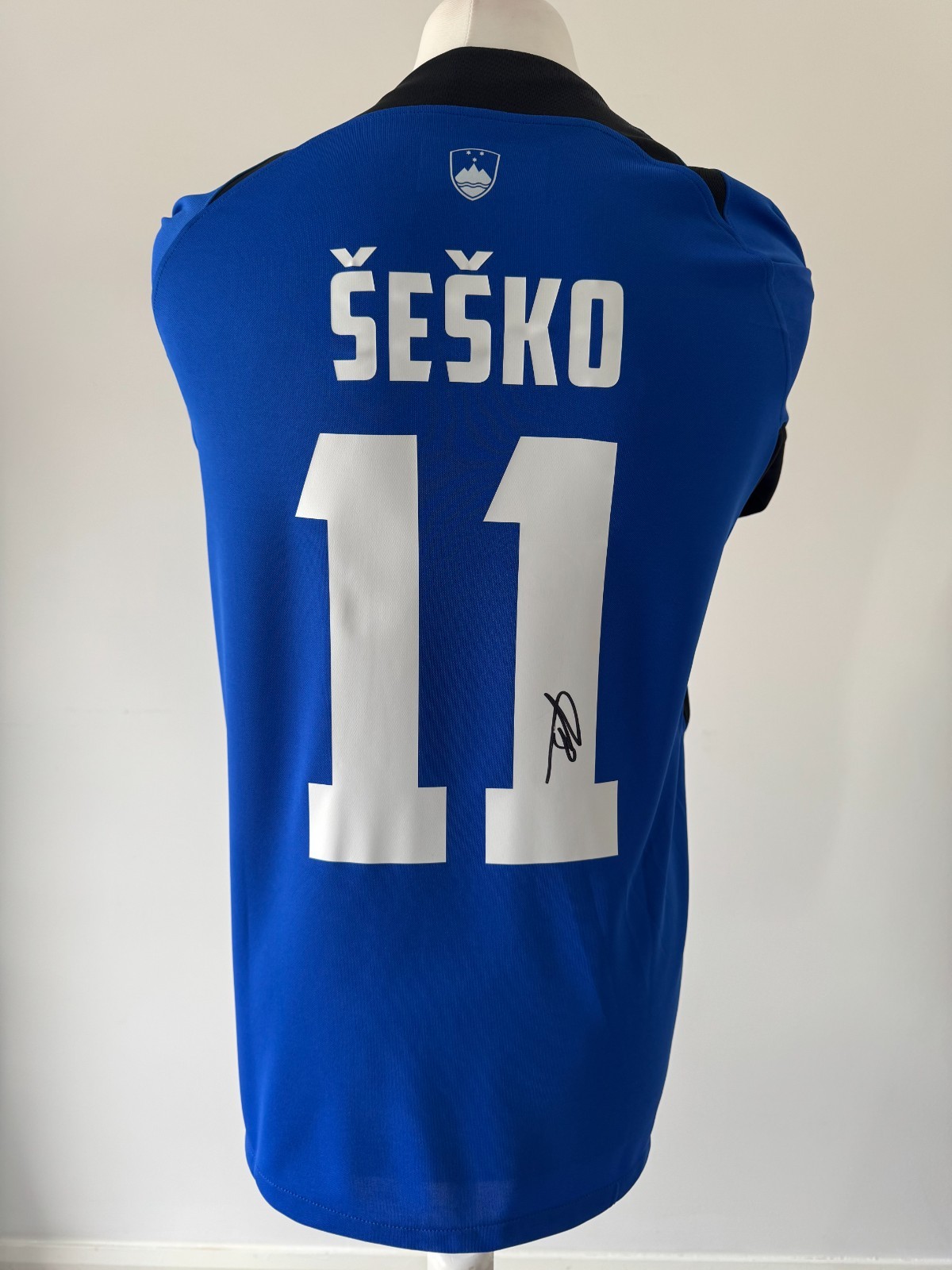 Signed BENJAMIN SESKO ŠEŠKO Shirt - Slovenia  - PROOF/COA - Manchester United for sale on Ebay