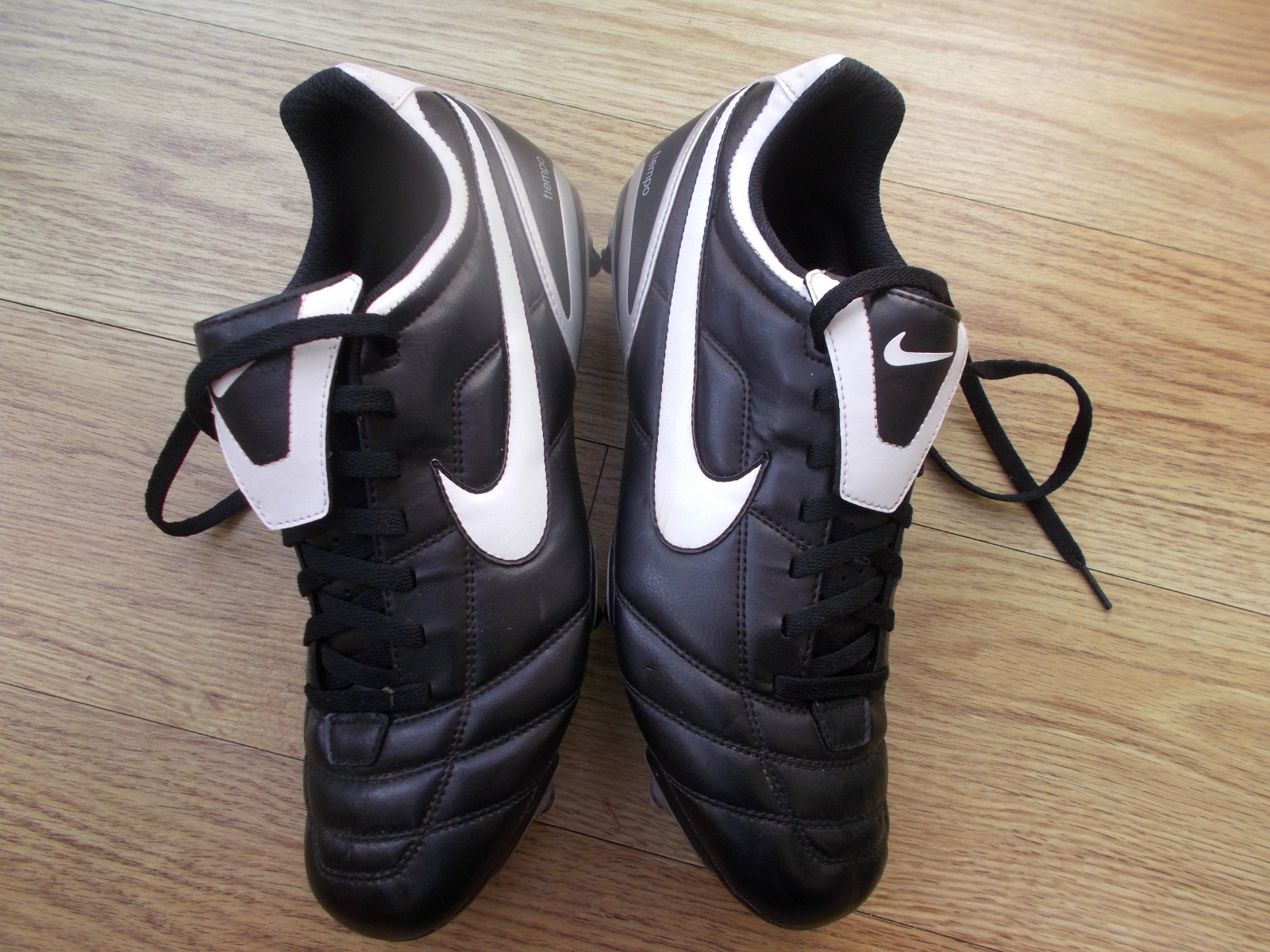 NIKE TIEMPO FOOTBALL BOOTS SIZE UK 10 =WORN ONCE for sale on Ebay