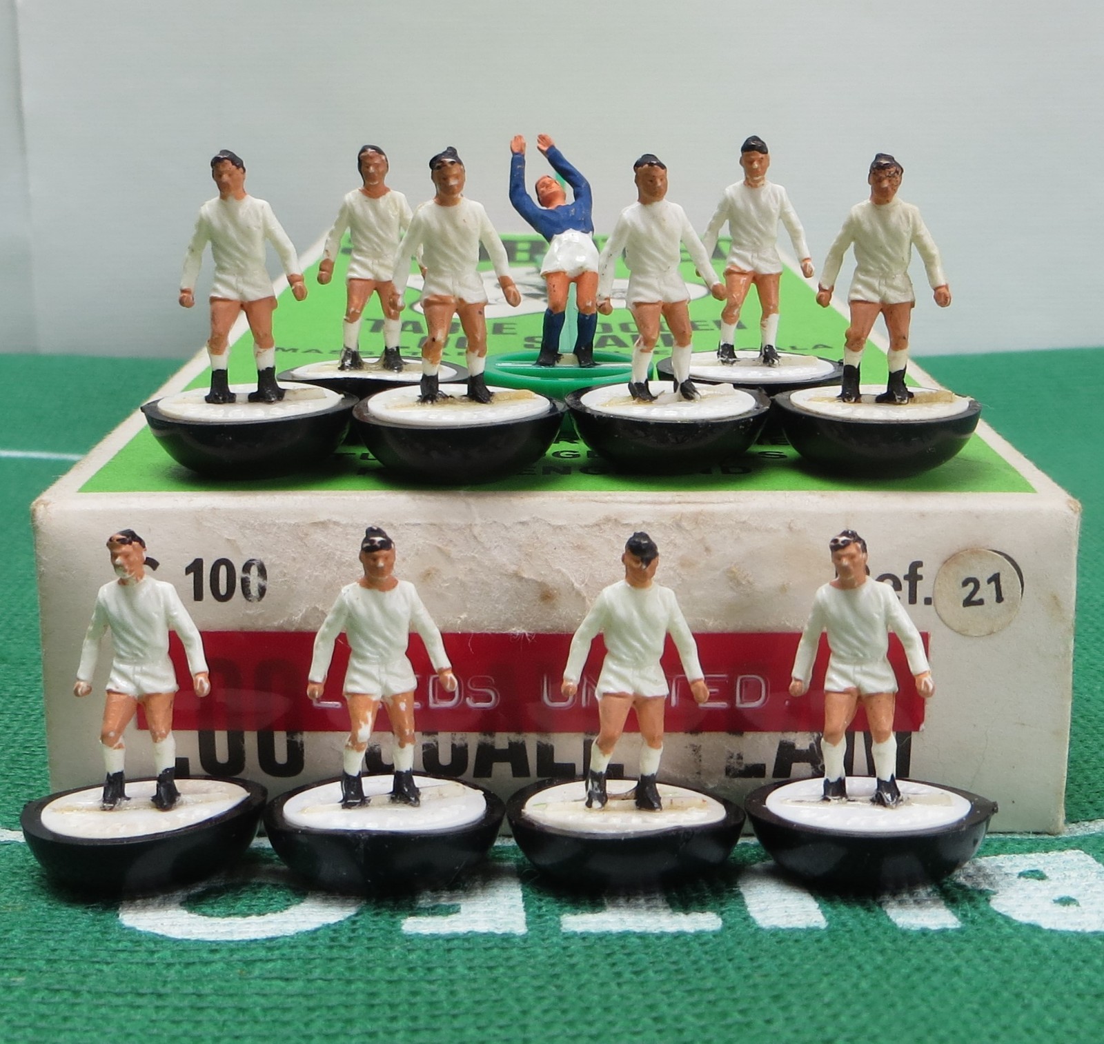 SUBBUTEO HW REF 21 LEEDS UNITED ON BLACK BASES, IN ORIGINAL NUMBERED BOX. for sale on Ebay