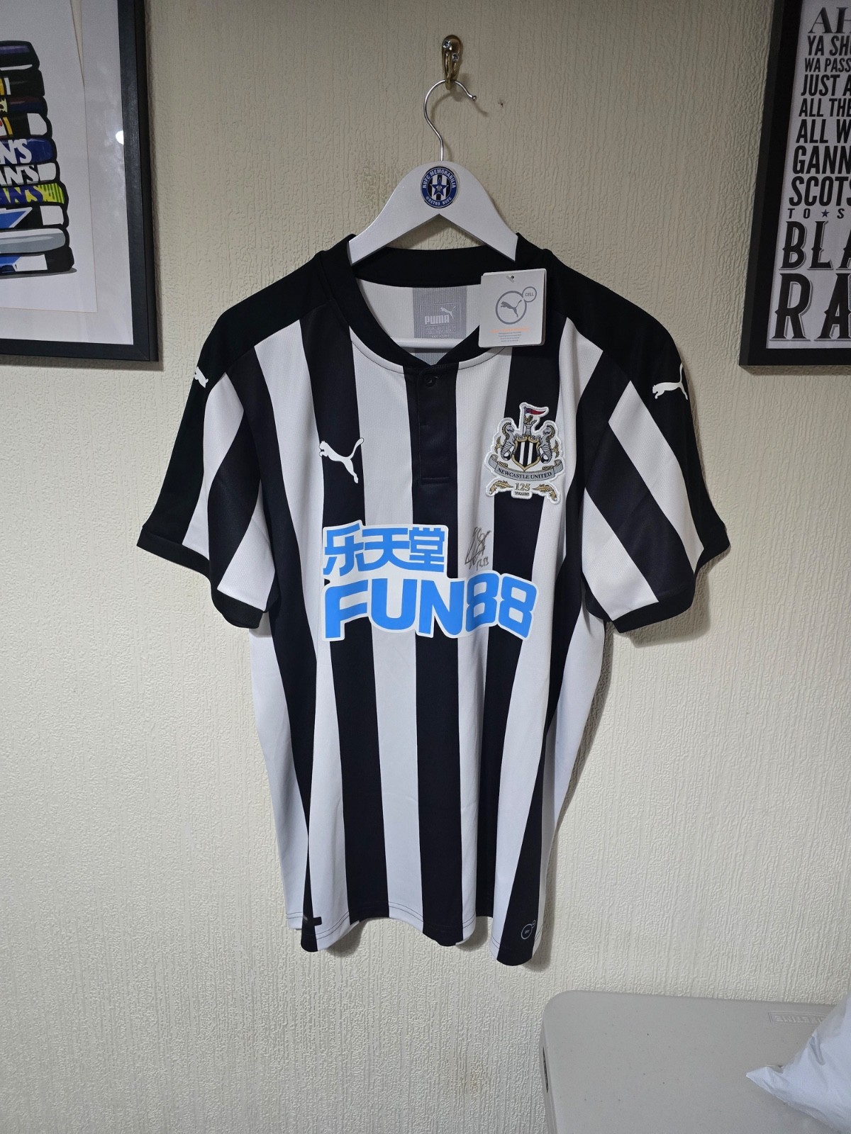 Newcastle United 2017/18 Home shirt, BNWT, Rafa Benitez Signed Large for sale on Ebay