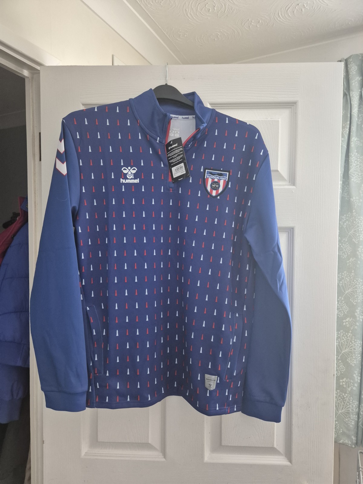 Sunderland AFC 2025-26 Away Matchday 1/4 Zip Top - medium -  BNWT for sale on Ebay