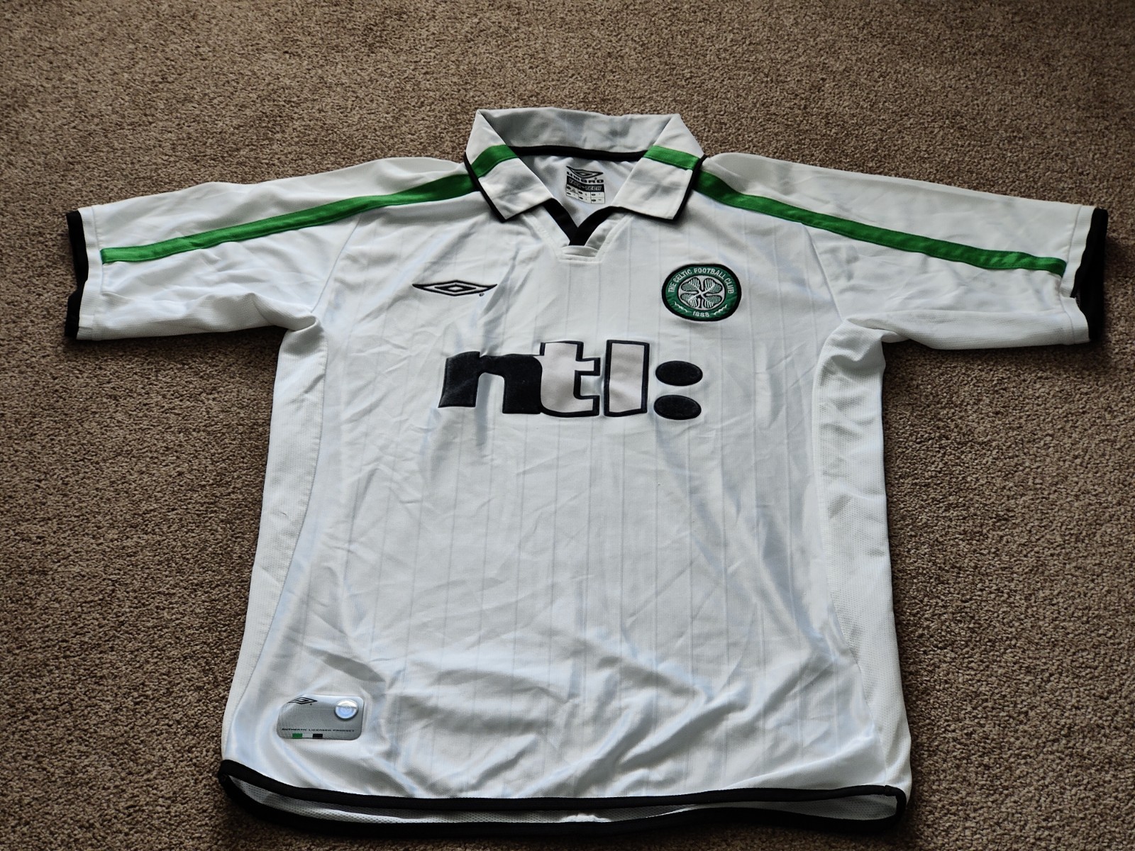 GLASGOW CELTIC 2001-02 UMBRO AWAY SHORT SLEEVE FOOTBALL SHIRT. UK SIZE M. for sale on Ebay