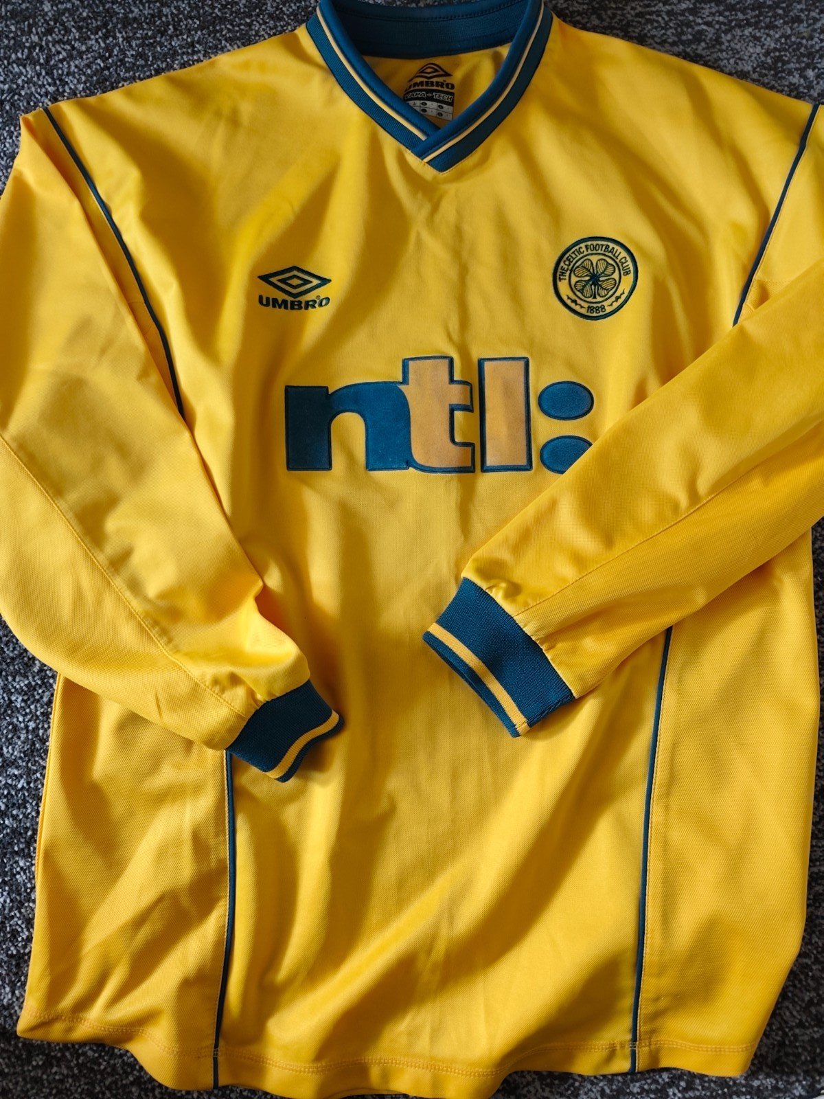 Rare Vintage Umbro Celtic 2000/2002 Long Sleeve Goalkeepers Away Shirt Size L for sale on Ebay