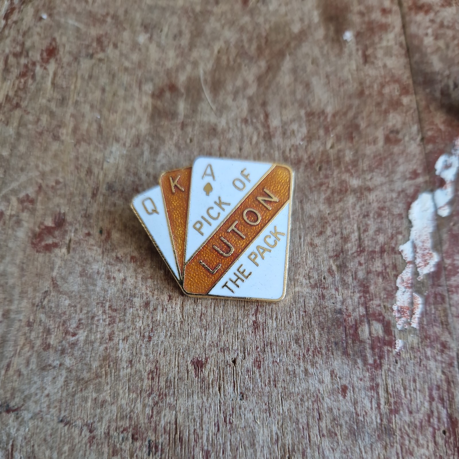 LUTON  TOWN  F C - OLD  70's  COFFER COLLECTABLE  FOOTBALL Pin BADGE for sale on Ebay