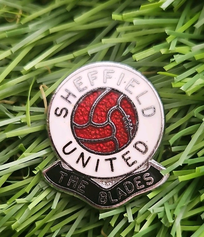 SHEFFIELD UNITED  F C -  VINTAGE GOMM COLLECTABLE  FOOTBALL Pin BADGE for sale on Ebay
