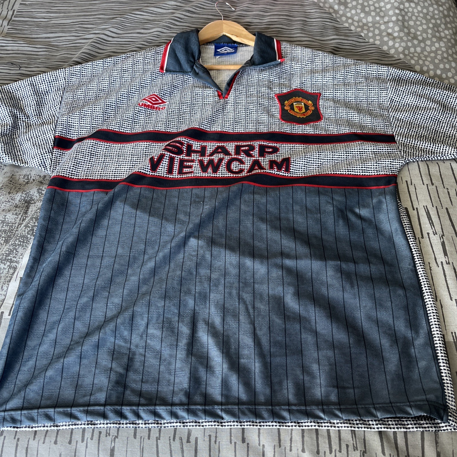 Vintage Manchester United Away Football Shirt 1995/96 - Men’s Large for sale on Ebay