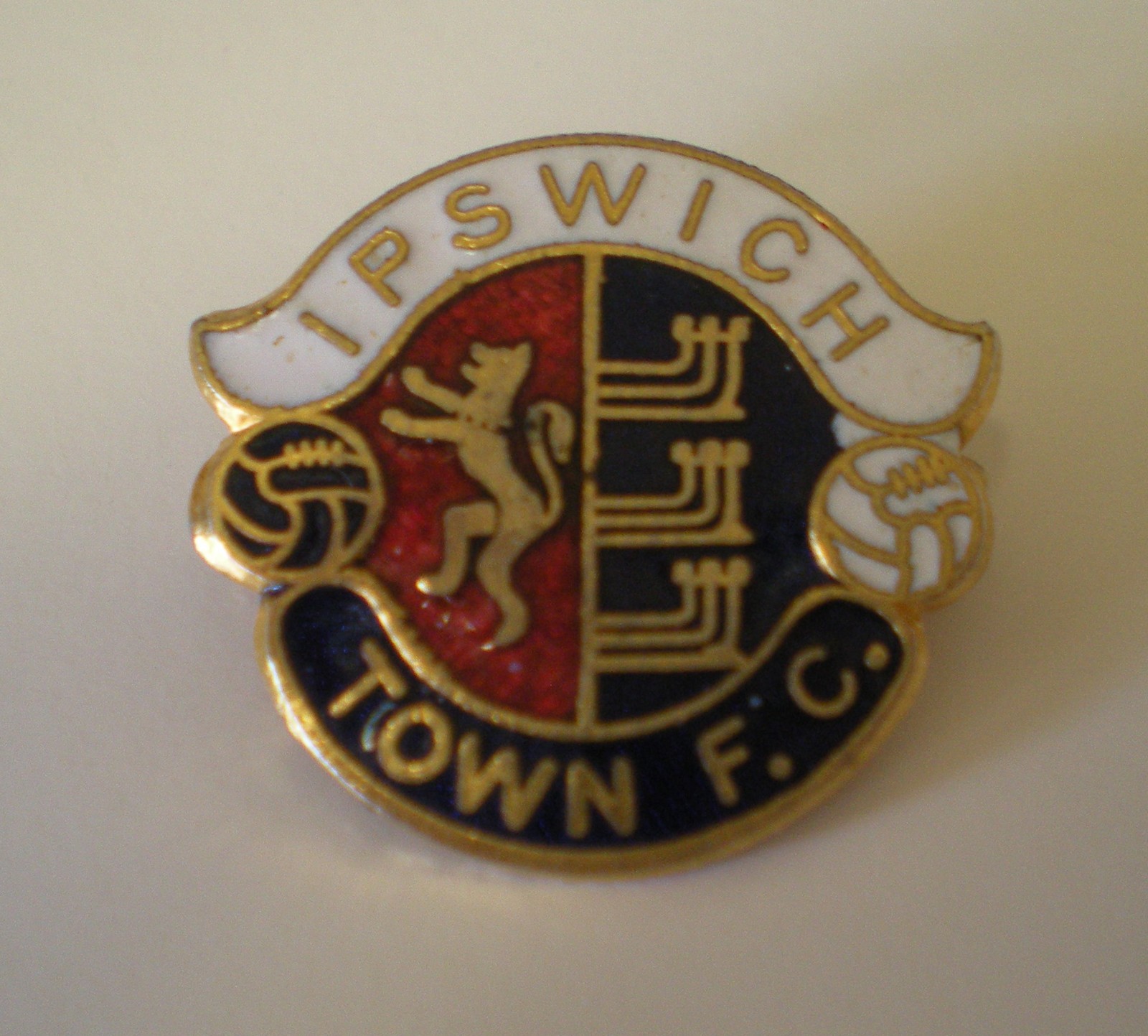 VINTAGE IPSWICH TOWN FOOTBALL TEAM ENAMEL BADGE COFFER for sale on Ebay